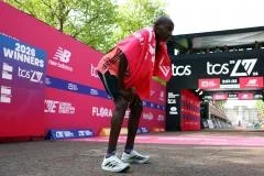 Sabastian Sawe après son marathon à Londres, dimanche. (Matthew Childs/Reuters)
